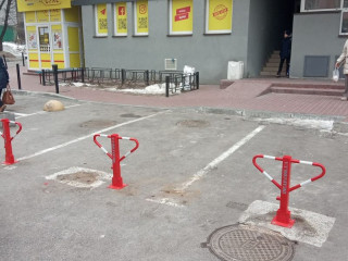 Парковочные барьеры для клиентов супермаркета