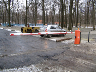 Шлагбаум автоматический на спортивной базе
